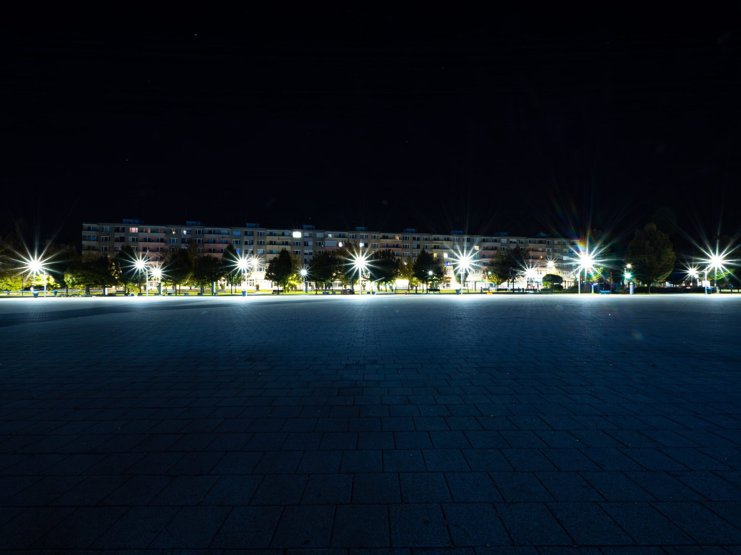 Lučenec svieti do budúcnosti: komplexná rekonštrukcia verejného osvetlenia prináša inteligentné úspory a vyššiu bezpečnosť